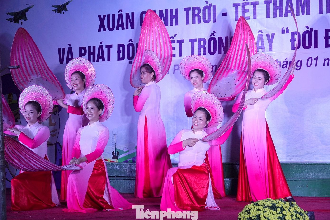 Các đơn vị kết nghĩa mang tới chương trình nhiều tiết mục đặc sắc, ấn tượng