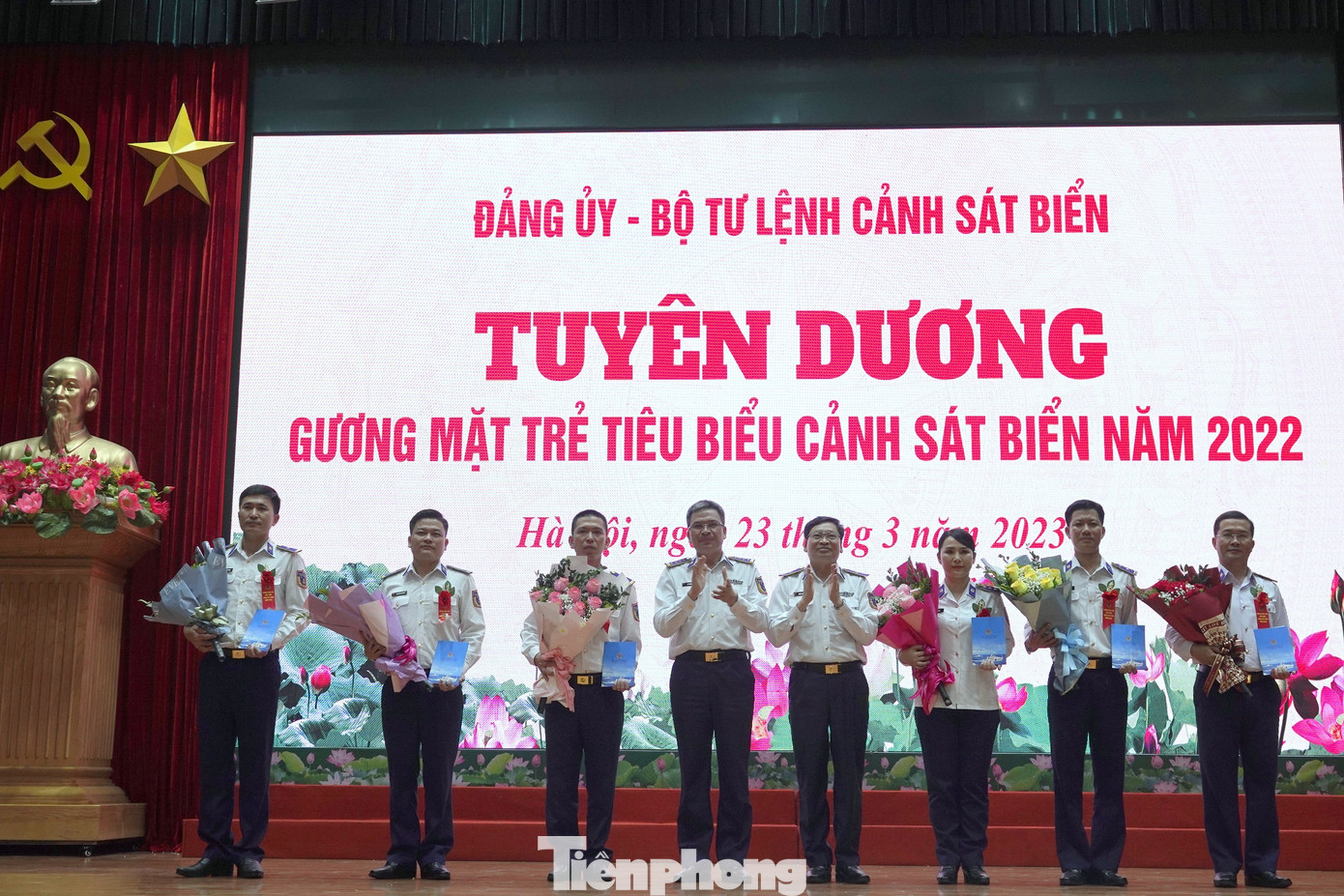 Lãnh đạo Bộ Tư lệnh CSB trao thưởng cho các đại biểu ưu tú của tuổi trẻ CSB trong giai đoạn 2011-2021. Lãnh đạo Bộ Tư lệnh CSB trao thưởng cho các đại biểu ưu tú của tuổi trẻ CSB trong giai đoạn 2011-2021.