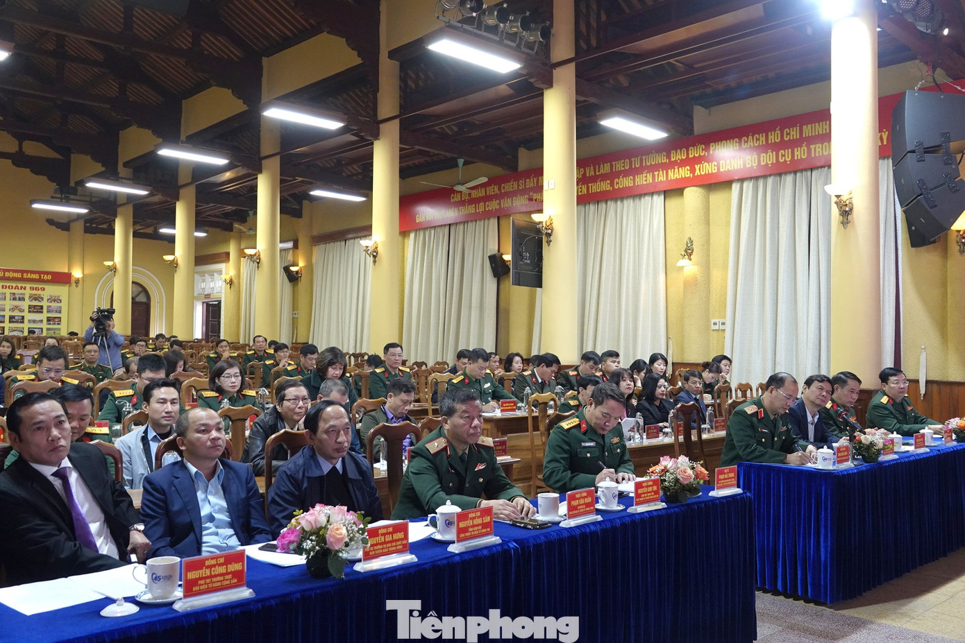 Các đại biểu tham dự chương trình Các đại biểu tham dự chương trình