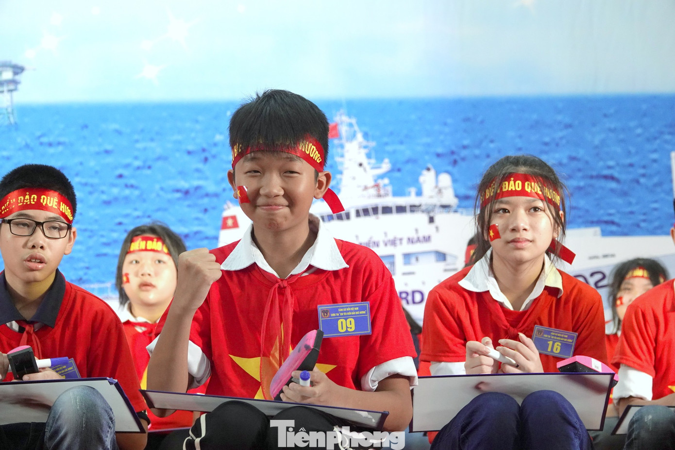 Cuộc thi đã góp phần giúp thế hệ tương lai nhận thức rõ hơn về chủ quyền biển đảo của đất nước. Cuộc thi đã góp phần giúp thế hệ tương lai nhận thức rõ hơn về chủ quyền biển đảo của đất nước.