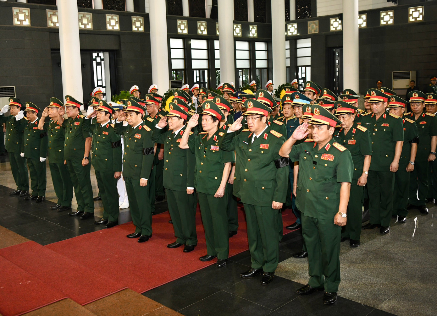 Đoàn Quân uỷ Trung ương - Bộ Quốc phòng do Đại tướng Phan Văn Giang - Ủy viên Bộ Chính trị, Phó Bí thư Quân uỷ Trung ương, Bộ trưởng Bộ Quốc phòng dẫn đầu vào viếng Thượng tướng Nguyễn Chí Vịnh. Tham gia đoàn có Đại tướng Ngô Xuân Lịch - nguyên Bộ trưởng Quốc phòng, các Thứ trưởng, nguyên Thứ trưởng Bộ Quốc phòng.... Đoàn Quân uỷ Trung ương - Bộ Quốc phòng do Đại tướng Phan Văn Giang - Ủy viên Bộ Chính trị, Phó Bí thư Quân uỷ Trung ương, Bộ trưởng Bộ Quốc phòng dẫn đầu vào viếng Thượng tướng Nguyễn Chí Vịnh. Tham gia đoàn có Đại tướng Ngô Xuân Lịch - nguyên Bộ trưởng Quốc phòng, các Thứ trưởng, nguyên Thứ trưởng Bộ Quốc phòng....