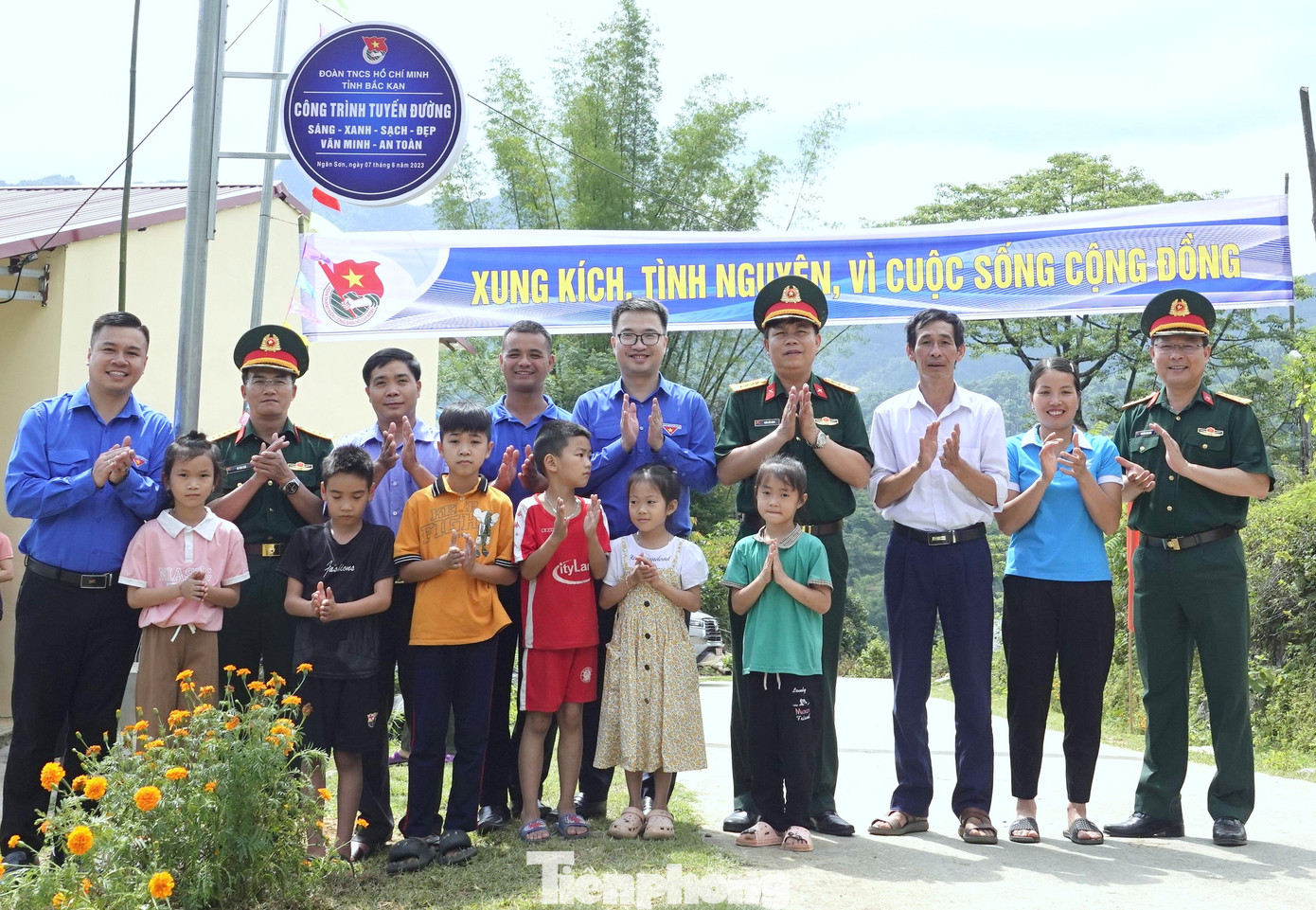 Khánh thành công trình tuyến đường &quot;Sáng - Xanh - Sạch - Đẹp - Văn minh - An toàn&quot; ở huyện Ngân Sơn.