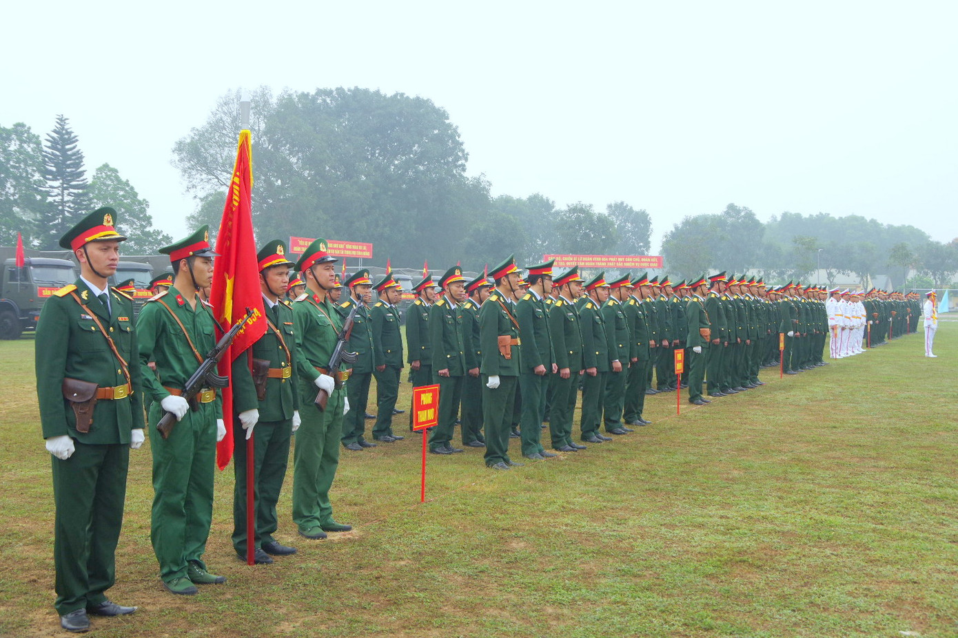 Cán bộ, chiến sĩ Lữ đoàn Vận tải hỗn hợp 654 tại lễ công bố quyết định, sáng 3/3