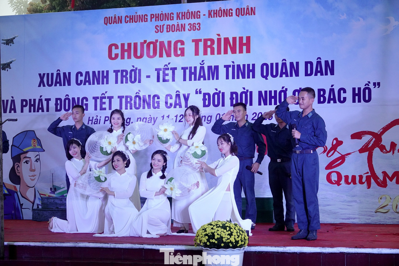 ĐVTN Sư đoàn 363 và đơn vị kết nghĩa biểu diễn văn nghệ tại lễ khai mạc ngày hội