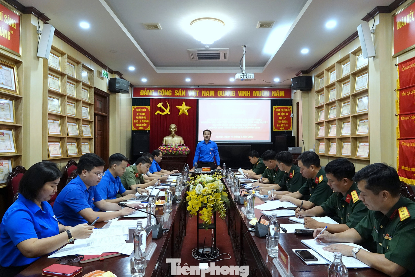 Dưới sự chủ trì của Bí thư T.Ư Đoàn Ngô Văn Cương, hội nghị có sự tham dự của lãnh đạo, đại biểu Uỷ ban Kiểm tra T.Ư Đoàn, Ban Tuyên giáo T.Ư Đoàn, Ban Thanh niên Quân đội, Ban Thanh niên Công an nhân dân, Thành Đoàn Hà Nội cùng một số đơn vị Quân đội. Dưới sự chủ trì của Bí thư T.Ư Đoàn Ngô Văn Cương, hội nghị có sự tham dự của lãnh đạo, đại biểu Uỷ ban Kiểm tra T.Ư Đoàn, Ban Tuyên giáo T.Ư Đoàn, Ban Thanh niên Quân đội, Ban Thanh niên Công an nhân dân, Thành Đoàn Hà Nội cùng một số đơn vị Quân đội.