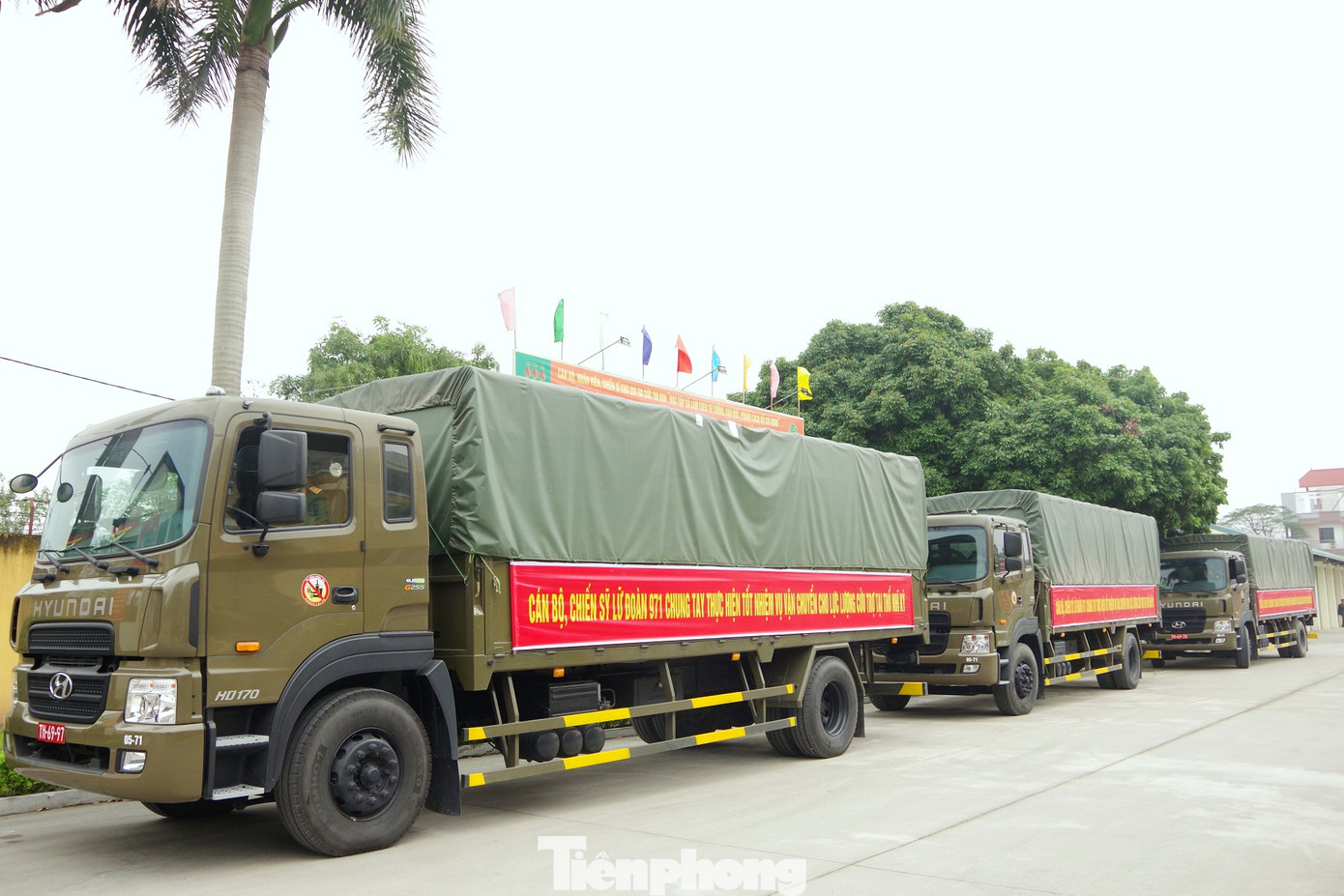 Đoàn xe vận tải quân sự của Lữ đoàn 971 tham gia vận chuyển vật chất hậu cần cho đoàn công tác của Quân đội sang giúp Thổ Nhĩ Kỳ Đoàn xe vận tải quân sự của Lữ đoàn 971 tham gia vận chuyển vật chất hậu cần cho đoàn công tác của Quân đội sang giúp Thổ Nhĩ Kỳ