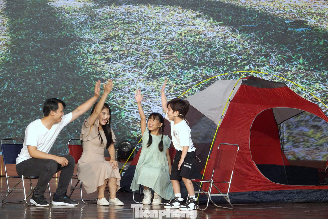 Tiểu phẩm về phòng chống bạo lực gia đình, bảo vệ trẻ em của Nhóm kịch Hà Nội.