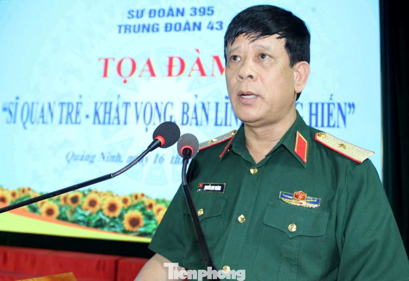 Thiếu tướng Nguyễn Huy Hoàng - Phó Chủ nhiệm Chính trị Quân khu 3 phát biểu chỉ đạo tại tọa đàm. Thiếu tướng Nguyễn Huy Hoàng - Phó Chủ nhiệm Chính trị Quân khu 3 phát biểu chỉ đạo tại tọa đàm.