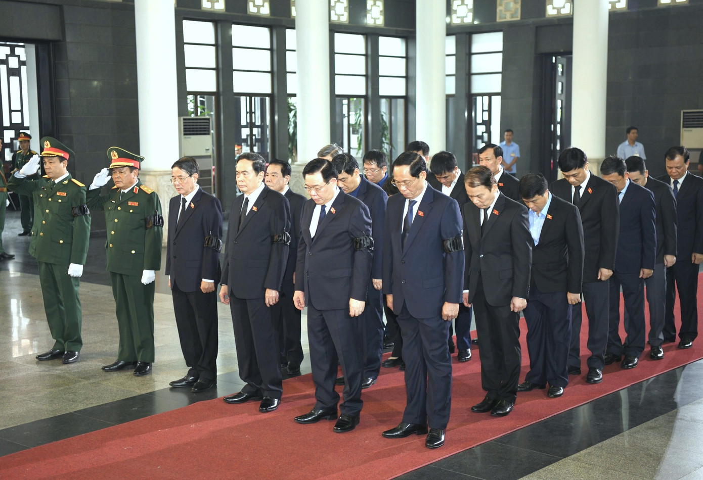 Đoàn Quốc hội do Chủ tịch Quốc hội Vương Đình Huệ làm trưởng đoàn vào viếng Thượng tướng Nguyễn Chí Vịnh. Các Phó Chủ tịch Quốc hội: Trần Thanh Mẫn, Trần Quang Phương, Nguyễn Đức Hải; các thành viên Uỷ ban Thường vụ Quốc hội tham gia đoàn viếng. Đoàn Quốc hội do Chủ tịch Quốc hội Vương Đình Huệ làm trưởng đoàn vào viếng Thượng tướng Nguyễn Chí Vịnh. Các Phó Chủ tịch Quốc hội: Trần Thanh Mẫn, Trần Quang Phương, Nguyễn Đức Hải; các thành viên Uỷ ban Thường vụ Quốc hội tham gia đoàn viếng.