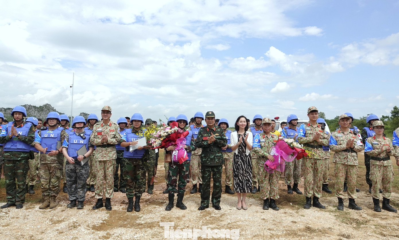 Đây là tình huống tích hợp, có sự tham gia của nhiều bộ phận đến từ nhiều quốc gia. Tình huống trên là khá phổ biến trong môi trường hoạt động tại các Phái bộ GGHB LHQ, đòi hỏi sự phối hợp, hiệp đồng chặt chẽ của các bộ phận tham gia trong một phái bộ tích hợp đa chiều.