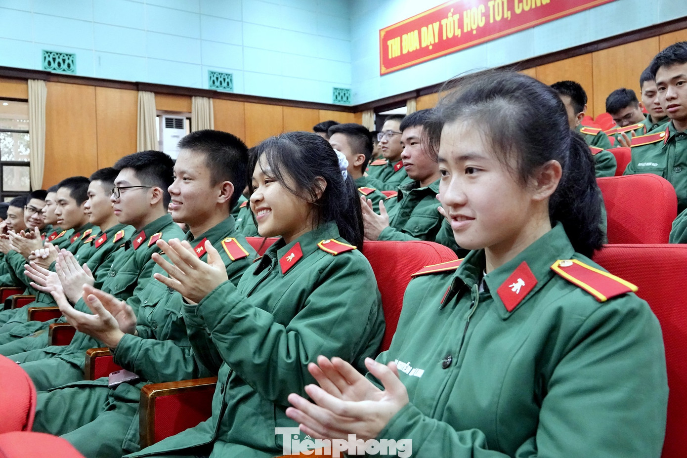 Chủ nhật Đỏ 2023 tại Học viện KTQS có gần 700 cán bộ, ĐVTN tham gia đăng ký hiến máu.