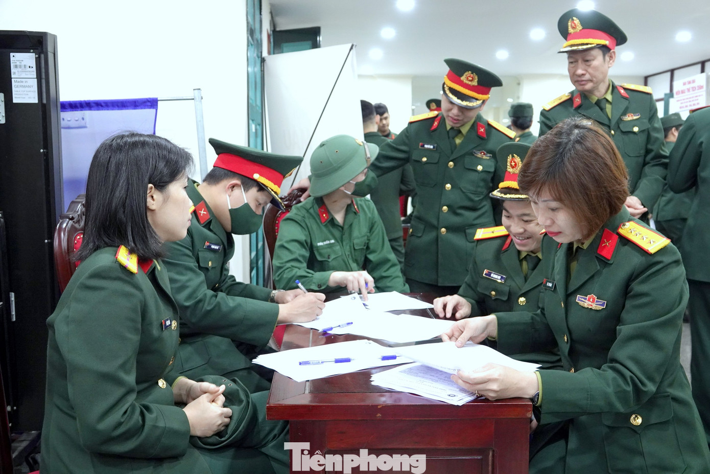 Cán bộ, ĐVTN các đơn vị đăng ký hiến máu tình nguyện tại ngày hội. Cán bộ, ĐVTN các đơn vị đăng ký hiến máu tình nguyện tại ngày hội.