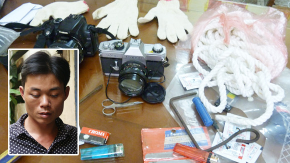 “Siêu trộm” Nguyễn Văn Dũng cùng tang vật vụ án. “Siêu trộm” Nguyễn Văn Dũng cùng tang vật vụ án