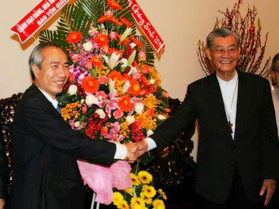 Ông Huỳnh Đảm, Chủ tịch Ủy ban T.Ư MTTQ Việt Nam chúc mừng Hồng Y Gioan Baotixita Phạm Minh Mẫn