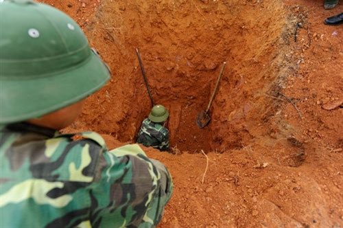 Phát hiện một quả bom loại 250 cân Anh ở độ sâu hơn 2m