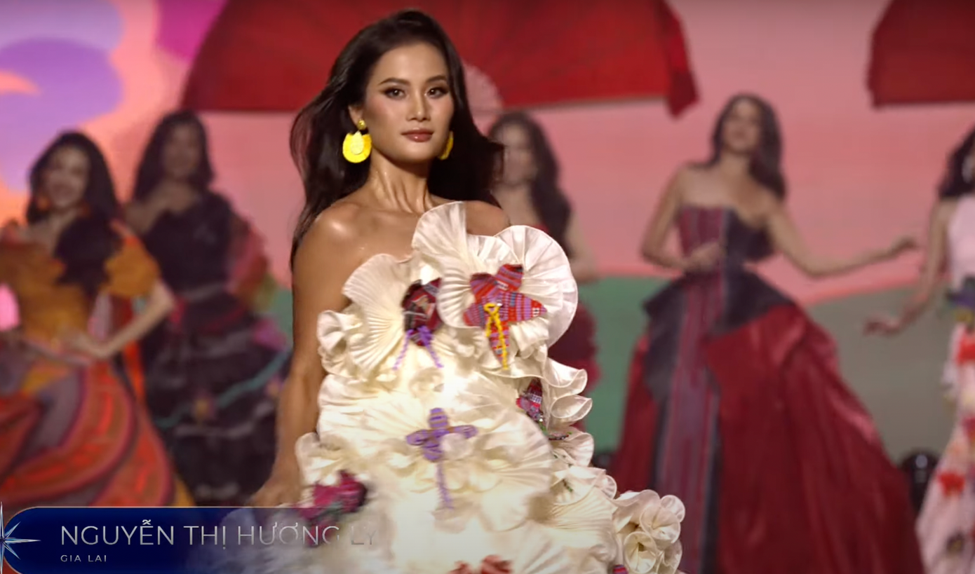 Lydie Vũ, Hương Ly, Quỳnh Hoa nổi bật khi trình diễn nhờ kinh nghiệm sân khấu. Lydie Vũ, Hương Ly, Quỳnh Hoa nổi bật khi trình diễn nhờ kinh nghiệm sân khấu.