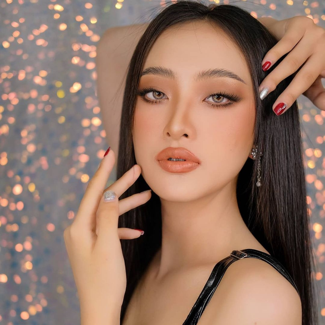 Trước đó, Noulaou Wamenglor từng tham dự cuộc thi Miss Teen Laos 2022 và giành ngôi Á hậu 2.