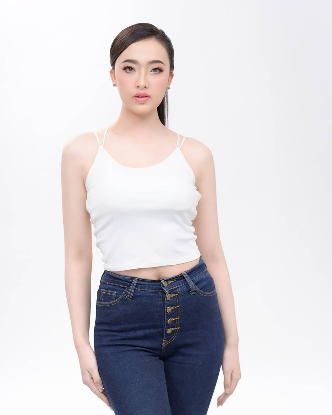 Năm ngoái, đại diện Lào ở cuộc thi Hoa hậu Trái Đất 2022 là người đẹp Tato Jitana Khidaphone nhưng không giành được thành tích. Hoa hậu Trái Đất 2023 dự kiến tổ chức ở Việt Nam vào cuối năm nay. Việt Nam cũng đang tổ chức Miss Earth Vietnam 2023 để tìm kiếm đại diện tham dự.