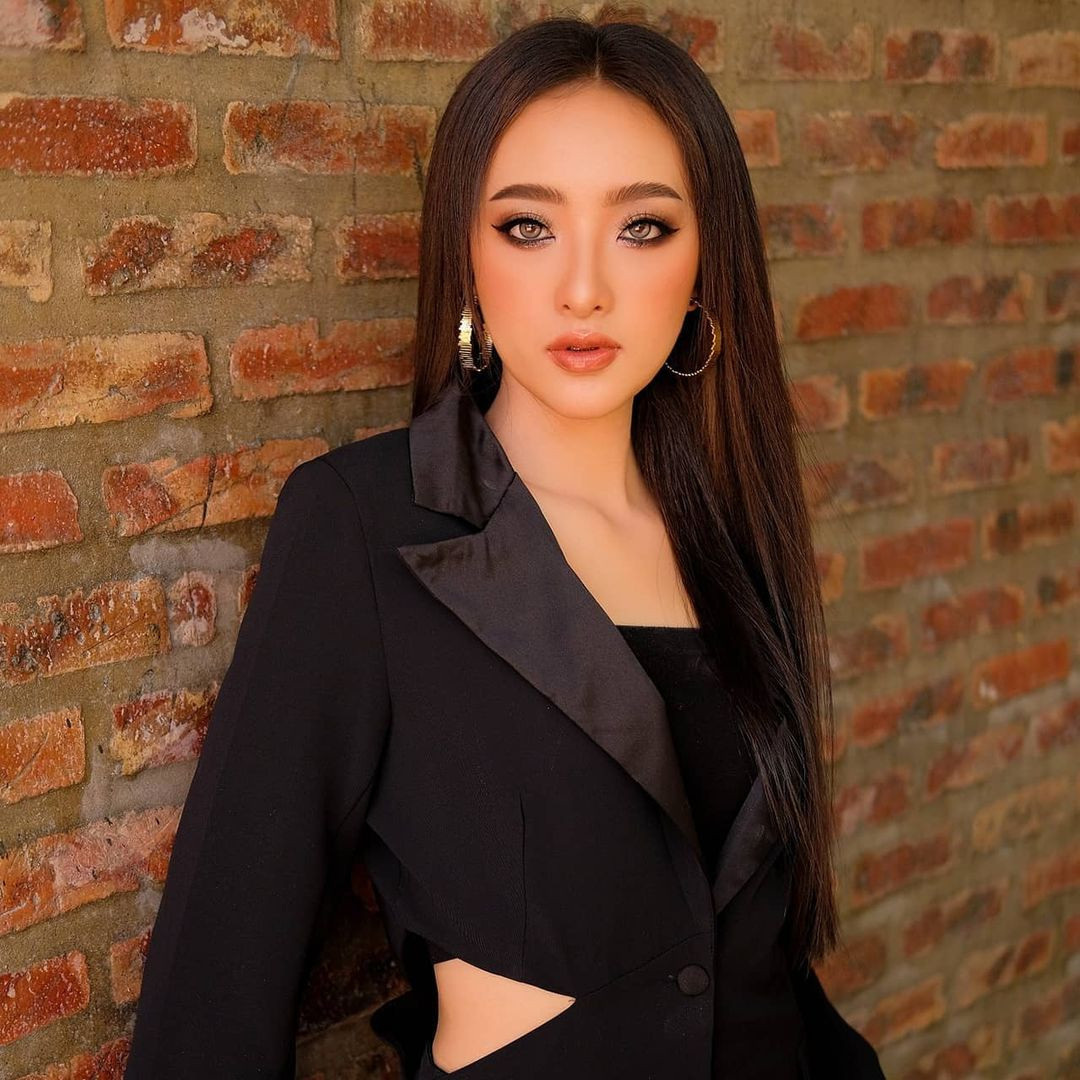 Tại vòng chung kết Hoa hậu Trái Đất Lào 2023, Noulaou Wamenglor đã vượt qua 11 thí sinh khác để giành ngôi vị cao nhất.