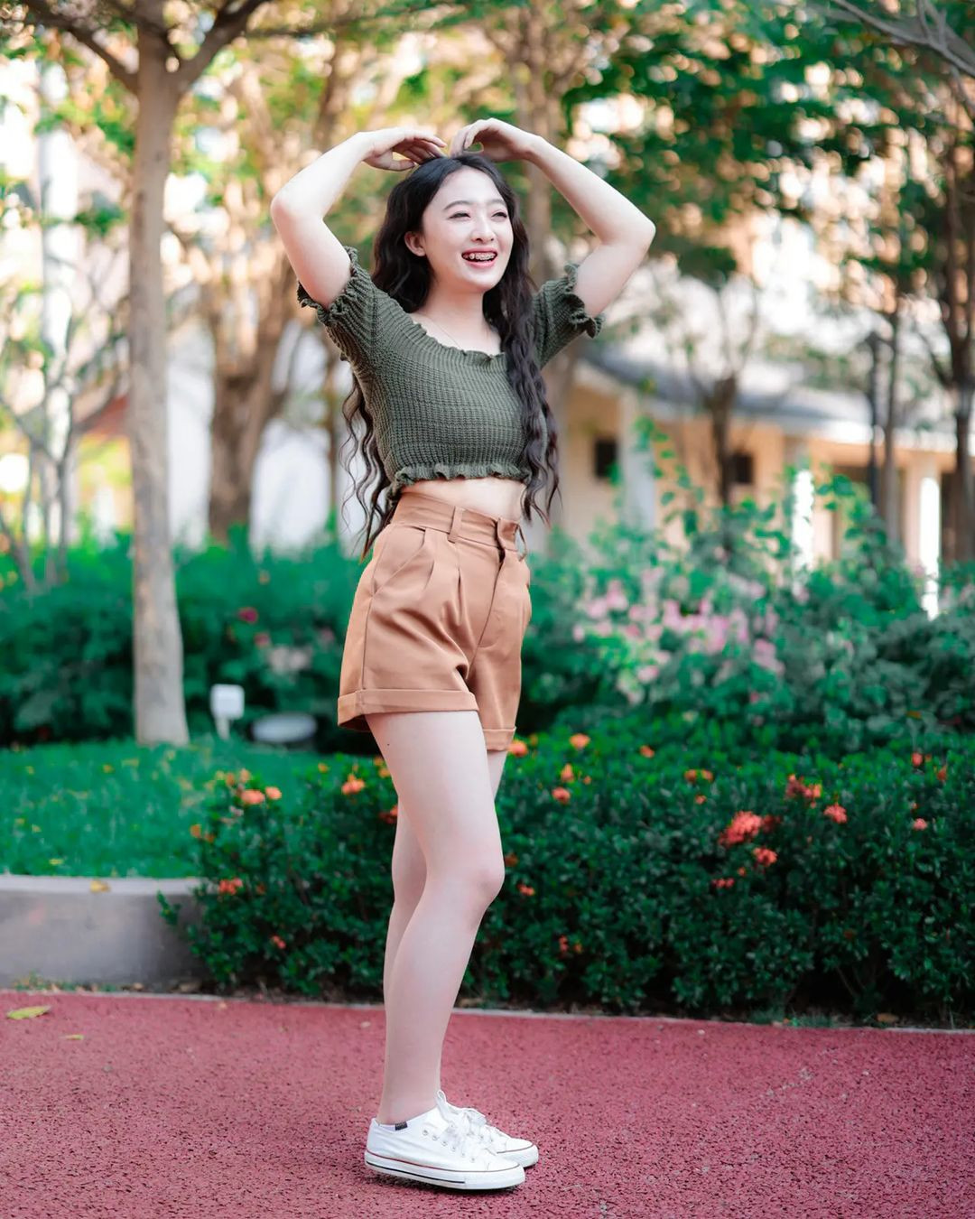 Người đẹp cũng niềng răng để có nụ cười rạng rỡ hơn.