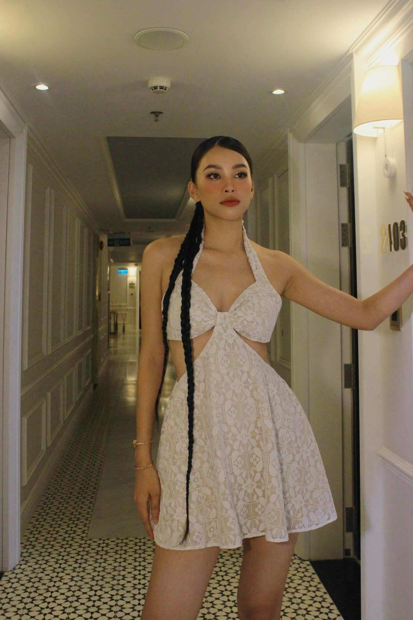 Tiểu Vy được đánh giá là một trong những hoa hậu có hình thể đẹp với chiều cao 1,75 m, số đo ba vòng 85-63-93 cm. Gương mặt của người đẹp cũng được đánh giá cao vì sự khả ái, ngọt ngào. Tiểu Vy từng đại diện Việt Nam tham dự Hoa hậu Thế giới 2018 và vào top 30 cùng các giải thưởng phụ: Top 3 Dự án Nhân ái, Top 30 phần thi Tài năng và Top 32 phần thi Top Model.