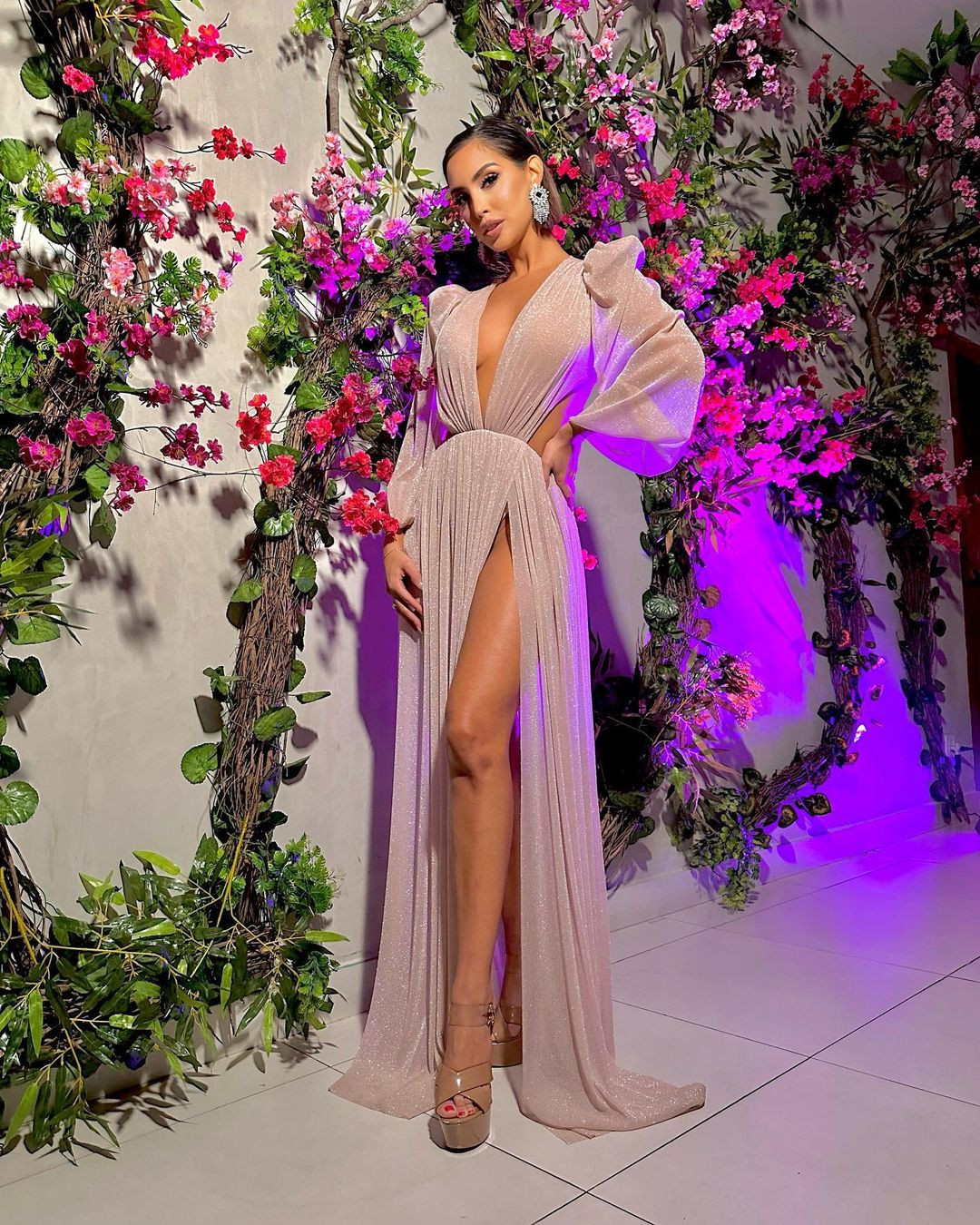 Cuộc thi Hoa hậu Hòa bình Quốc tế 2023 diễn ra từ ngày 3/10 tại Hà Nội sau đó sẽ là các hoạt động trải dài từ Bắc vào Nam gồm Hà Nội, Hạ Long, Đà Nẵng, Hội An, Huế. Hai đêm thi quan trọng nhất được diễn ra tại Nhà thi đấu Phú Thọ TPHCM. Đại diện Việt Nam tại cuộc thi năm nay là Hoa hậu Hòa bình Việt Nam 2023 Lê Hoàng Phương.