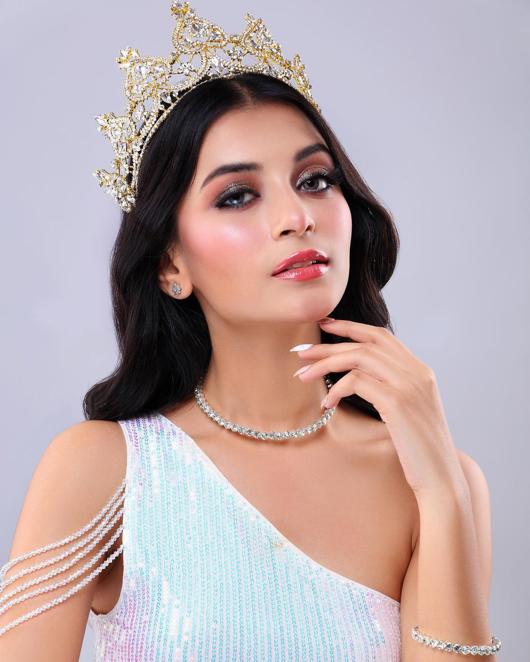 Tối 19/9 đã diễn ra chung kết cuộc thi Glamanand Supermodel India 2023. Chung cuộc, người đẹp Arshina Sumbul đăng quang ngôi vị cao nhất, trở thành đại diện Ấn Độ tham dự cuộc thi Hoa hậu Hòa bình Quốc tế 2023 tổ chức ở Việt Nam vào tháng 10.