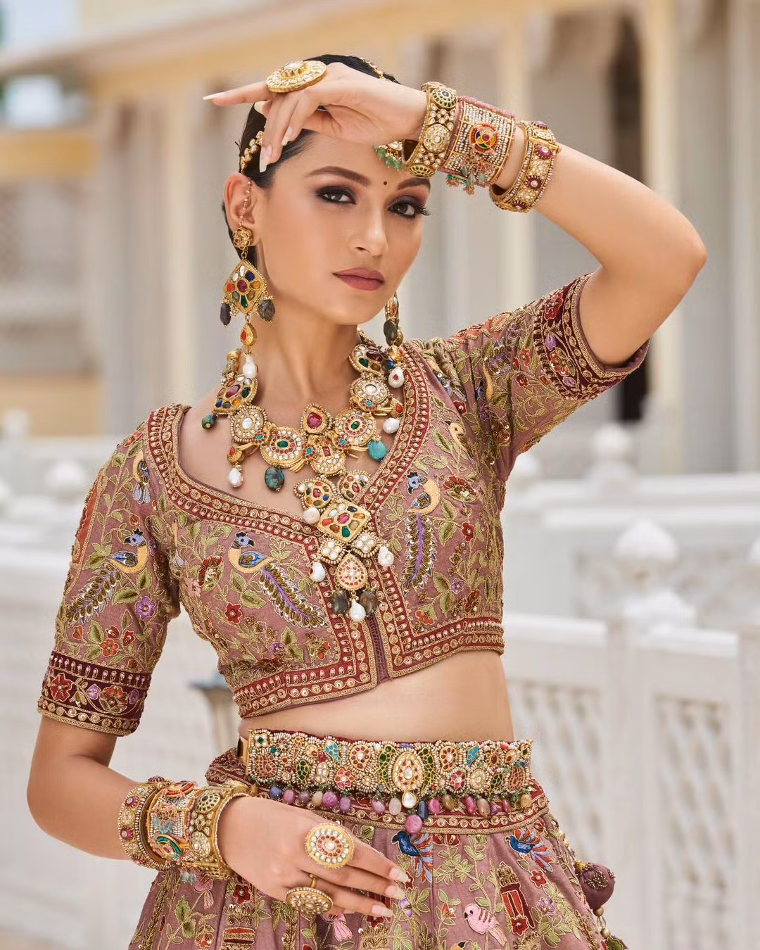 Arshina Sumbul đến từ thành phố Jaipur (bang Rajasthan), hiện là người mẫu chuyên nghiệp.