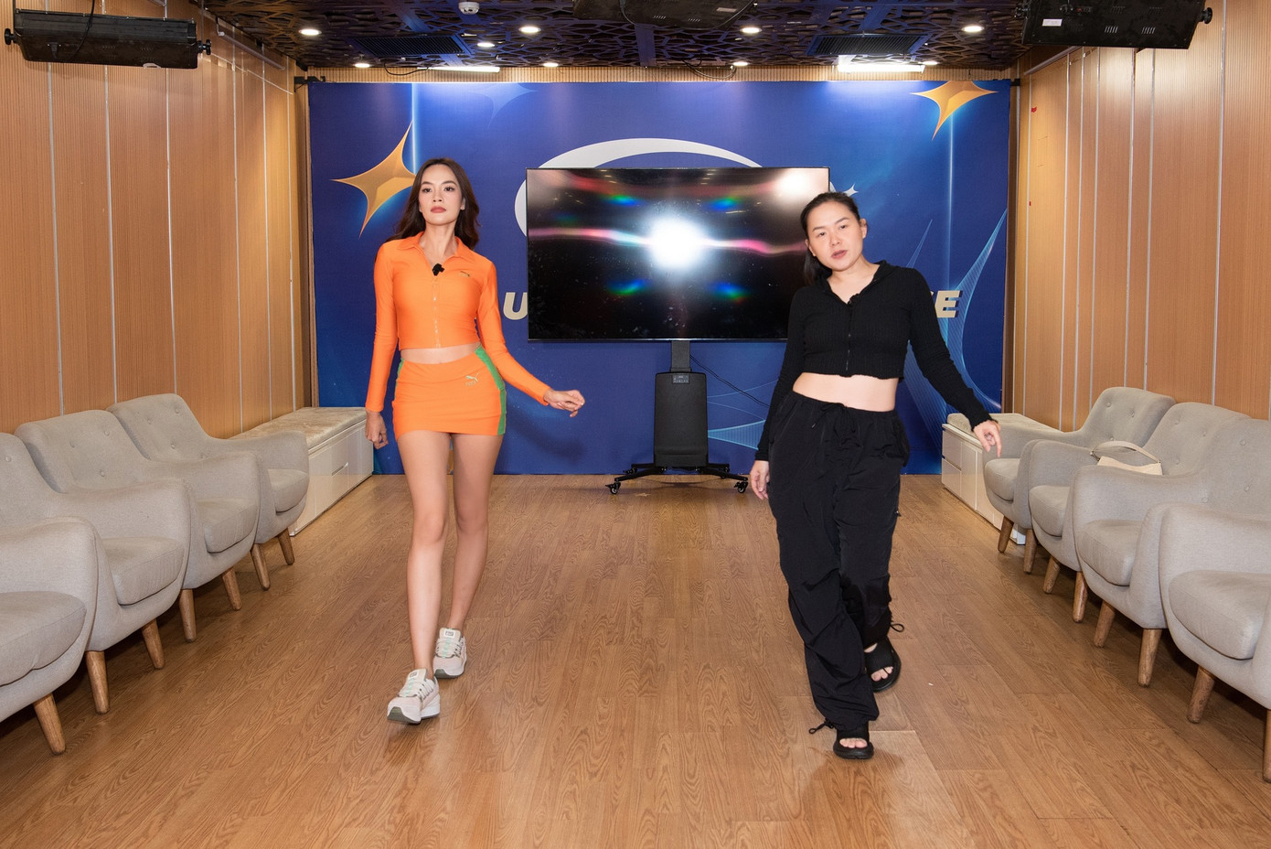 Tuy có nhiều kinh nghiệm trên sàn diễn thời trang, người đẹp vẫn dành nhiều thời gian để rèn luyện kỹ năng catwalk. Bên cạnh đó, Lê Hoàng Phương cũng rèn luyện và nâng cao khả năng trình diễn thông qua các bài học giải phóng hình thể.