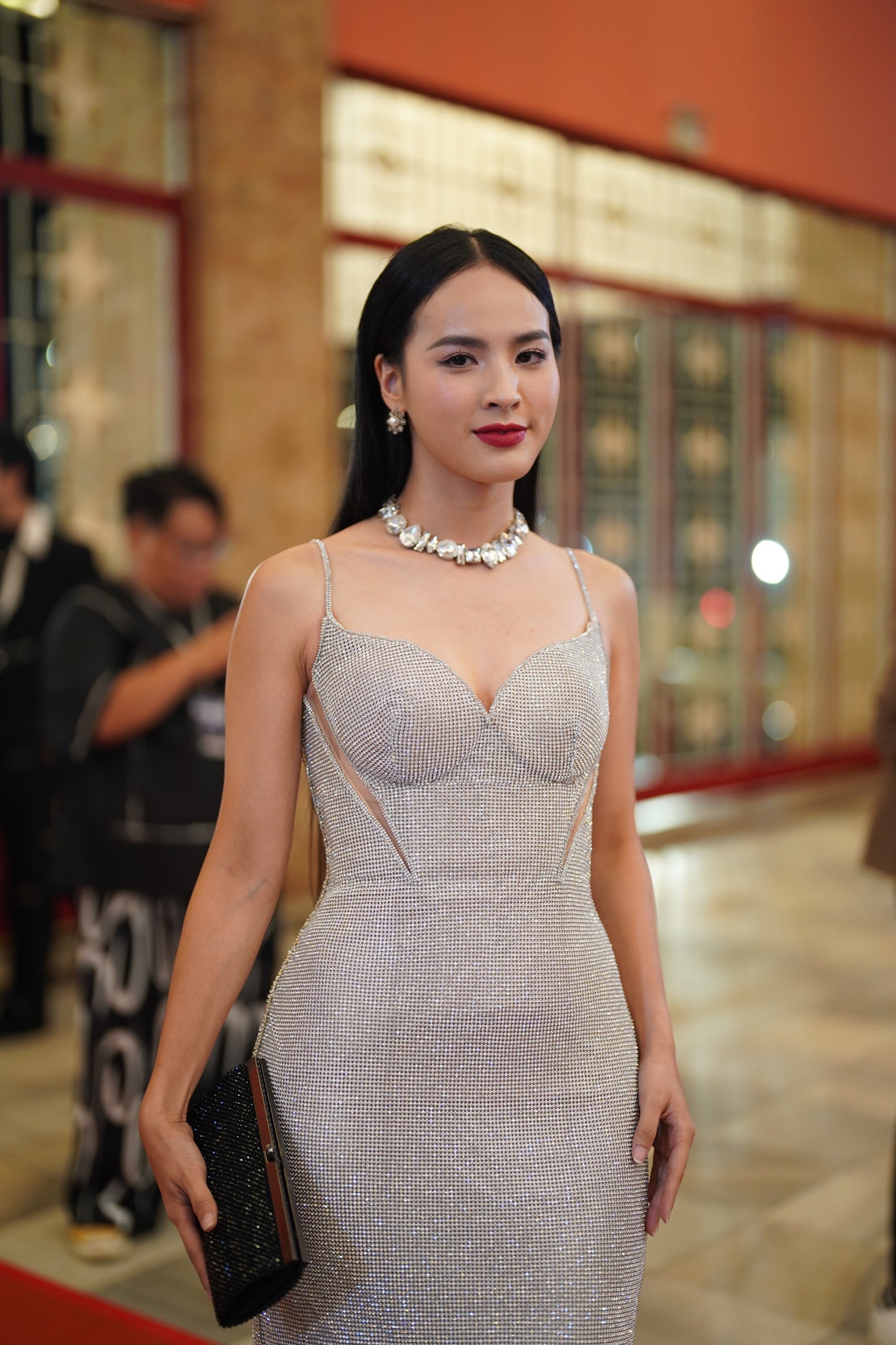 MC Quỳnh Nga - giám đốc quốc gia Miss Universe Vietnam diện váy sequin cúp ngực gợi cảm. MC Quỳnh Nga - giám đốc quốc gia Miss Universe Vietnam diện váy sequin cúp ngực gợi cảm.