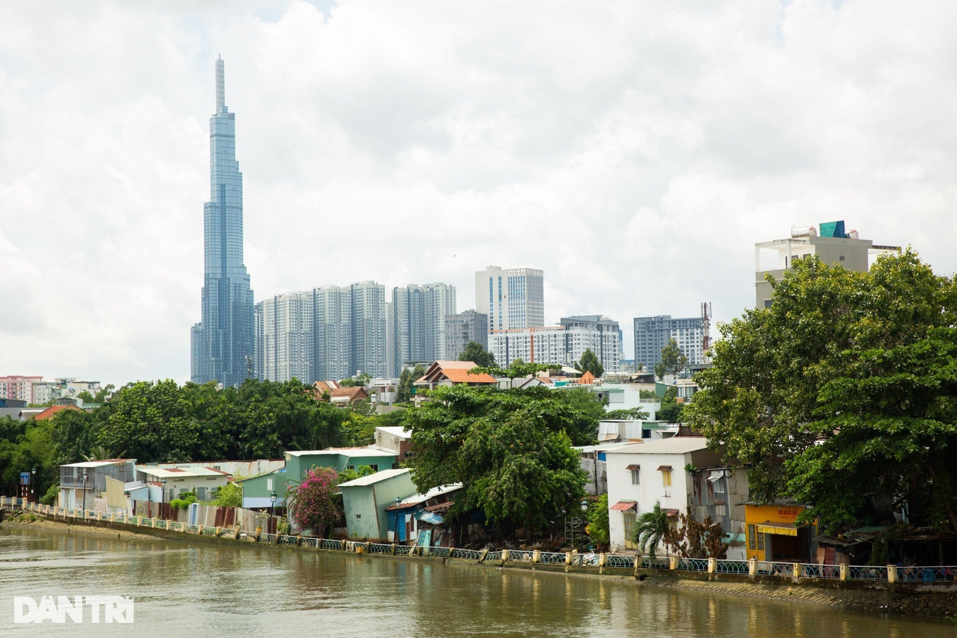 Khu vực sạt lở tại kênh Thanh Đa (Ảnh: Hoàng Hướng). Khu vực sạt lở tại kênh Thanh Đa (Ảnh: Hoàng Hướng).