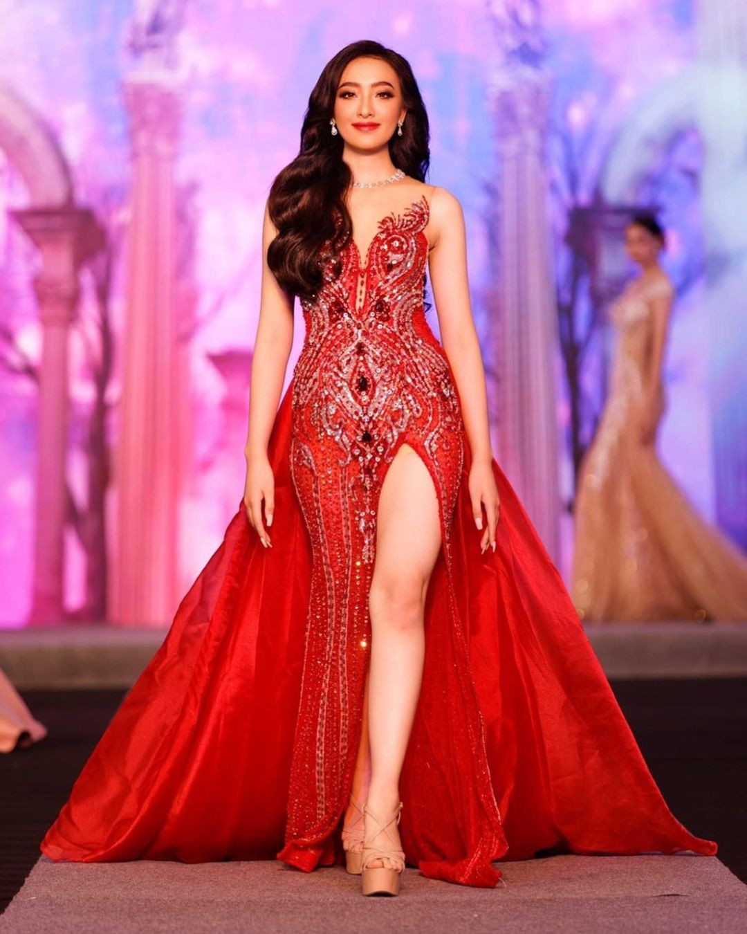 Hình ảnh Noulaou Wamenglor khi tham dự cuộc thi Miss Teen Laos 2022. Người đẹp có chiều cao trung bình nhưng gây chú ý với gương mặt ngọt ngào.