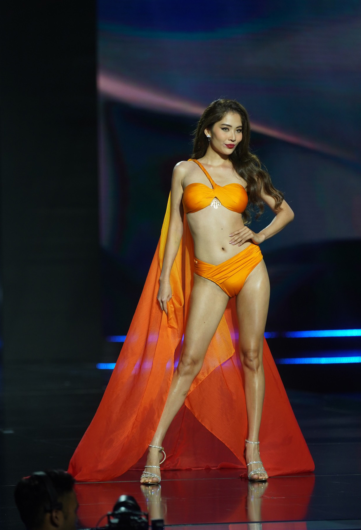 Lệ Nam được cổ vũ nồng nhiệt khi trình diễn bikini. Cô sinh năm 1996 tại Tiền Giang, cao 1,75 m với số đo ba vòng 86-60-94 cm. Năm 2022, Lệ Nam tham dự cuộc thi Hoa hậu Hoàn vũ Việt Nam 2022 và vào top 16, đoạt giải phụ Gương mặt đẹp nhất.