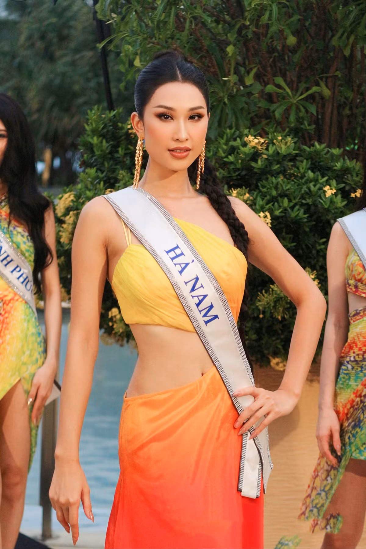 Phạm Anh Thư đến từ Hà Nam cũng được dự đoán sẽ giành vị trí cao trong chung kết Miss Universe Vietnam 2023. Cô sinh năm 1997 tại Hà Nam, tốt nghiệp Đại học Kinh doanh và Công nghệ Hà Nội. Cô cao 1,75 m, số đo ba vòng 84-59-94 cm. Anh Thư là người đẹp có kinh nghiệm thi sắc đẹp dày đặc, cô từng vào top 5 cuộc thi Hoa khôi Áo dài Việt Nam 2016, top 15 Hoa hậu Thế giới Việt Nam 2019, top 10 Hoa hậu Hoàn vũ Việt Nam 2019. Tại cuộc thi năm nay, cô vào top 5 đề cử trình diễn áo tắm đẹp nhất.