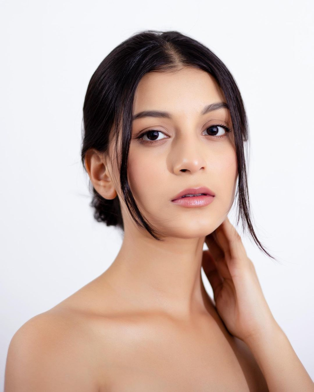 Tân Hoa hậu Hòa bình Ấn Độ có nhan sắc hiện đại, cá tính.