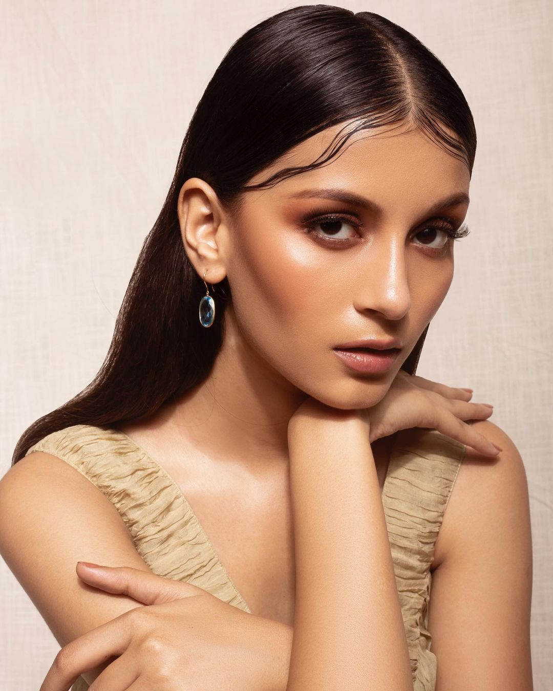 Tân Hoa hậu Hòa bình Ấn Độ có nhan sắc hiện đại, cá tính.