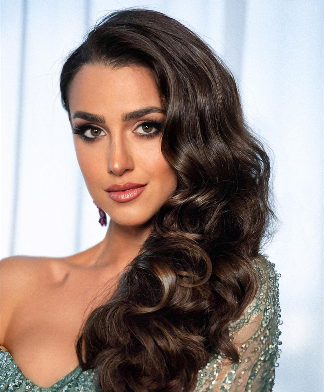 Trên trang cá nhân, Mikaela-Rose Fowler thể hiện sự háo hức khi được chọn ở cùng phòng với đại diện nước chủ nhà của Hoa hậu Hòa bình Quốc tế 2023. "Tôi rất háo hức được đến Việt Nam và gặp Lê Hoàng Phương", cô viết.