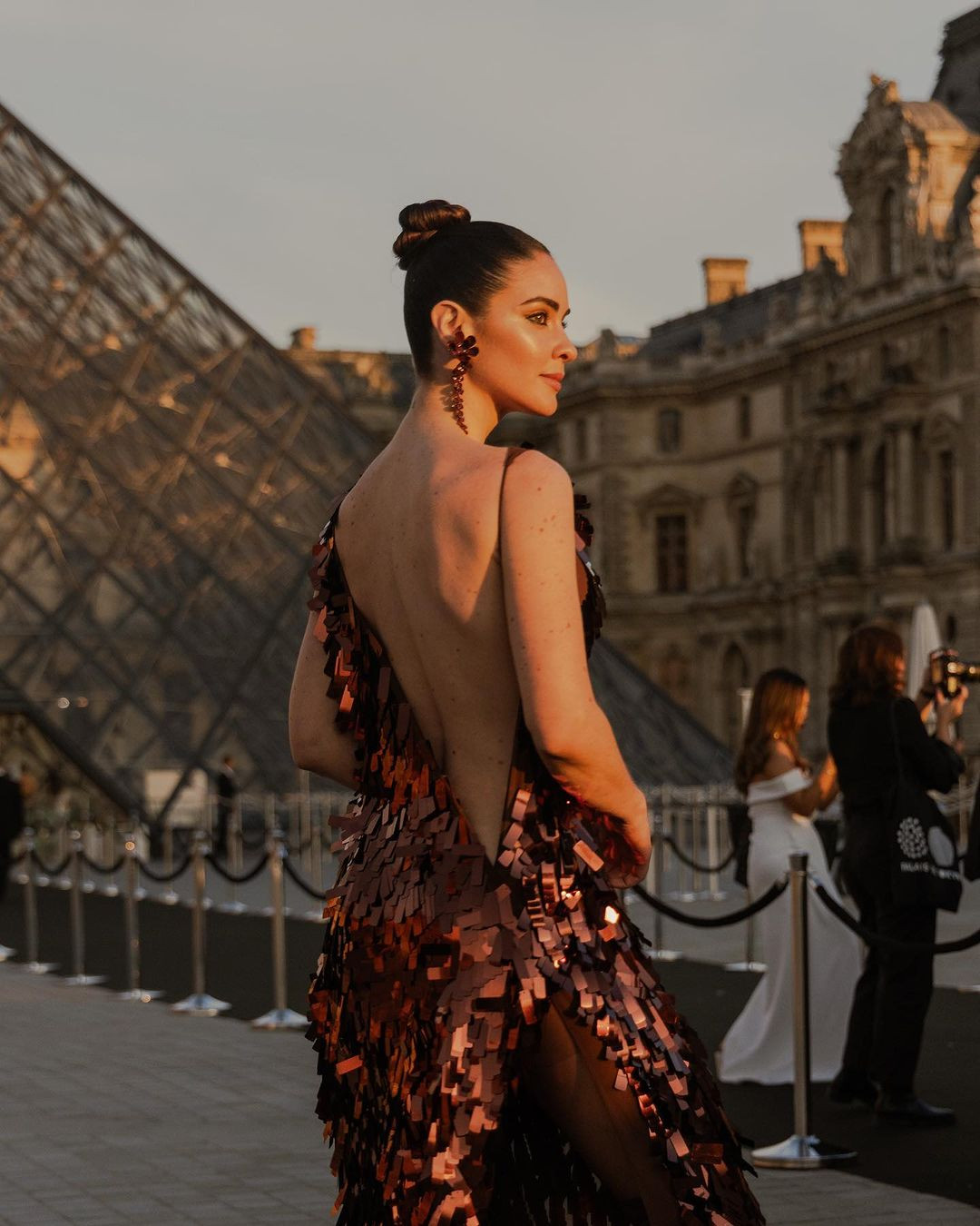 Estafania Soto sinh năm 1992, cao 1,8 m, đăng quang Hoa hậu Hoàn vũ Puerto Rico 2020 và dự thi Miss Universe cùng năm, vào top 10. Người đẹp có bằng thạc sĩ ngành xã hội học, từng sống và làm việc tại bảy quốc gia khác nhau trong nhiều năm qua.