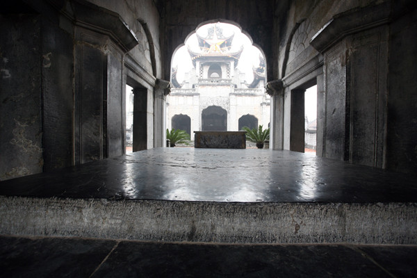 Những phiến đá lớn tại Phương Đình