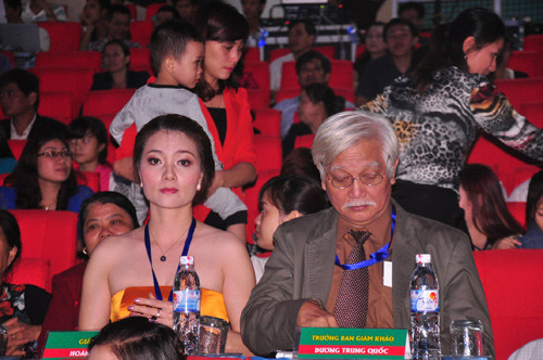 Hoa hậu quý bà Hoàng Yến và Trưởng Ban Giám khảo Dương Trung Quốc