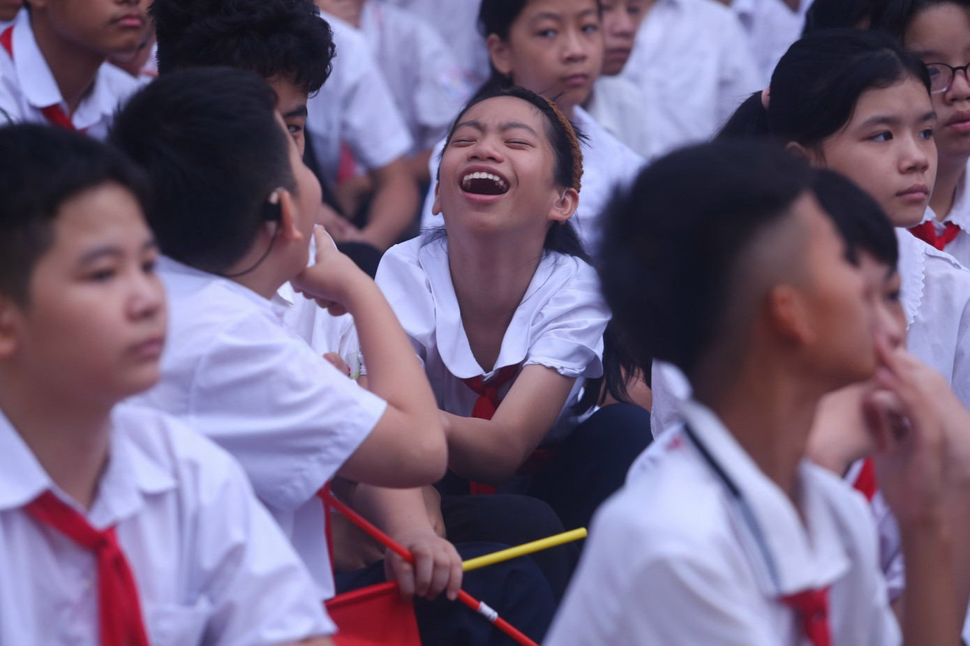 Không giống với những ngôi trường khác, Trường PTCS Xã Đàn là một trường chuyên biệt của Hà Nội, đào tạo cho cả học sinh bình thường và học sinh khiếm thính, thiệt thòi với 3 cấp học mầm non, tiểu học và trung học.