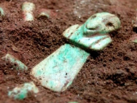 Các vật tùy táng trong mộ giúp người ta đoán được địa vị của chủ nhân. Ảnh: CBS. 