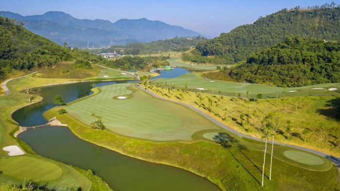 Hòa Bình xác định sẽ đưa địa phương trở thành điểm đến sinh thái và nghỉ dưỡng, với kế hoạch phát triển thêm 15 sân golf trong giai đoạn 2021-2030, trở thành “Thủ phủ Golf”.