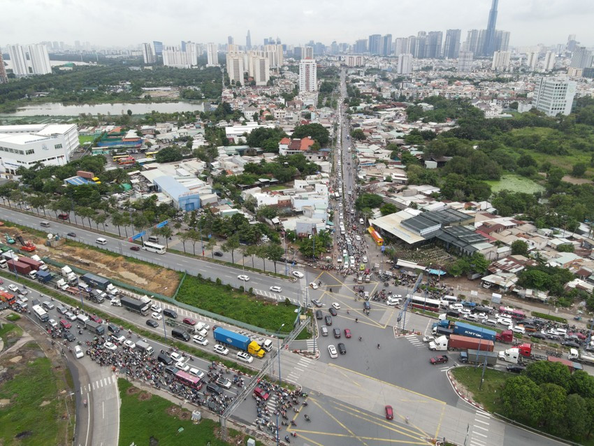 Công trường khu vực dự án xây dựng nút giao An Phú. Công trường khu vực dự án xây dựng nút giao An Phú.