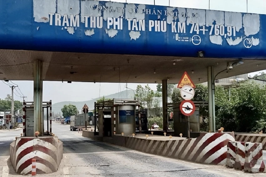 Trạm thu phí trên quốc lộ 20 chuẩn bị được tháo dỡ. Ảnh: CTV Trạm thu phí trên quốc lộ 20 chuẩn bị được tháo dỡ. Ảnh: CTV