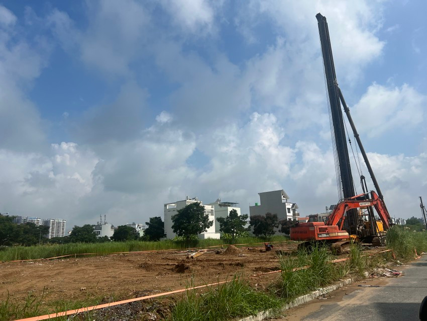 Công trường dự án Quốc lộ 50, huyện Bình Chánh. Công trường dự án Quốc lộ 50, huyện Bình Chánh.