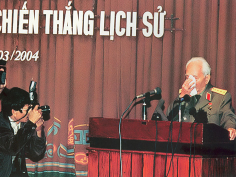 đại tướng xúc động khi nhắc đến các anh hùng liệt sĩ đã hy sinh vì nền độc lập tự do của Tổ quốc. Ảnh: Trần Tuấn