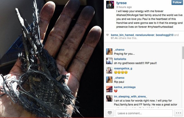 Nam diễn viên còn mang một nắm tro từ đống đổ nát ở hiện trường vụ tai nạn về nhà. Nam diễn viên còn mang một nắm tro từ đống đổ nát ở hiện trường vụ tai nạn về nhà