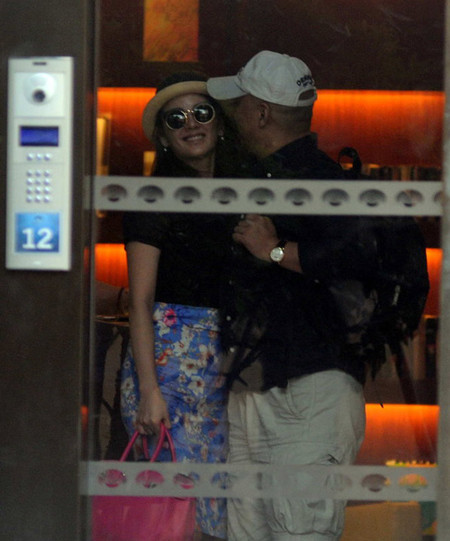 Chồng người đẹp Trương Vũ Kỳ bị bắt vì mua dâm ảnh 3