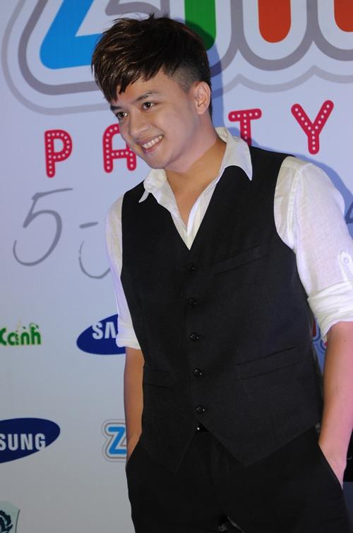 Nam ca sĩ Cao Thái Sơn. 